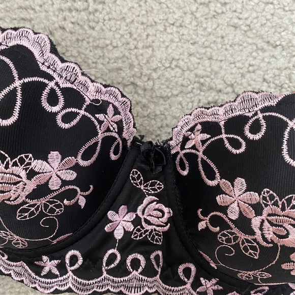 NWOT 🎉 Embroidered Floral Strapless Bra - Picture 3 of 7